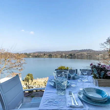 Luxury Villa, Swimming Pool, Private Beach, Sleeps 8 Villa Comabbio