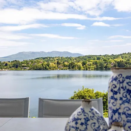 Luxury Villa, Swimming Pool, Private Beach, Sleeps 8 Comabbio