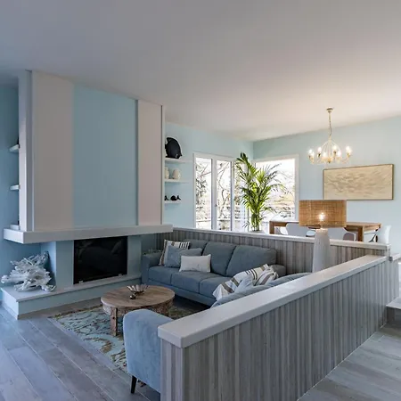 Luxury Villa, Swimming Pool, Private Beach, Sleeps 8 Comabbio