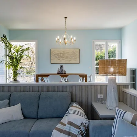 Luxury Villa, Swimming Pool, Private Beach, Sleeps 8