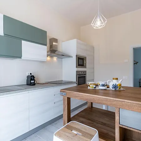 Luxury Villa, Swimming Pool, Private Beach, Sleeps 8 * Comabbio