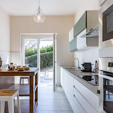 Luxury Villa, Swimming Pool, Private Beach, Sleeps 8 Villa *