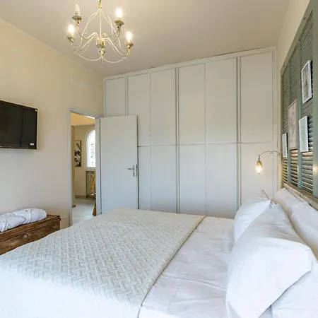 Luxury Villa, Swimming Pool, Private Beach, Sleeps 8 * Comabbio