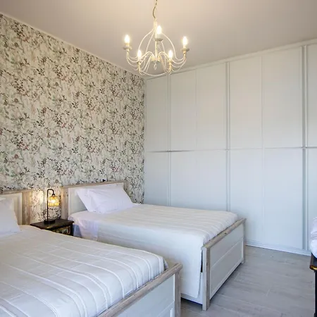 Luxury Villa, Swimming Pool, Private Beach, Sleeps 8 *