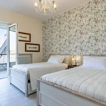 Luxury Villa, Swimming Pool, Private Beach, Sleeps 8 *