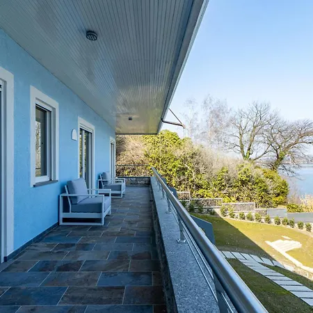 Luxury Villa, Swimming Pool, Private Beach, Sleeps 8 Villa Comabbio