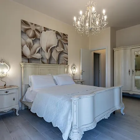 Luxury Villa, Swimming Pool, Private Beach, Sleeps 8 *
