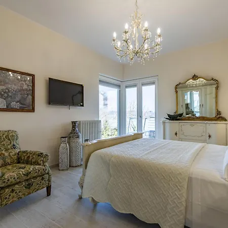 Villa Luxury Villa, Swimming Pool, Private Beach, Sleeps 8 Comabbio