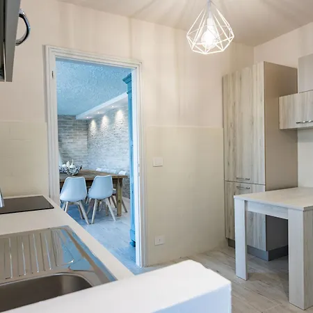 Luxury Villa, Swimming Pool, Private Beach, Sleeps 8 Villa Comabbio