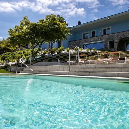 Luxury Villa, Swimming Pool, Private Beach, Sleeps 8 * Comabbio