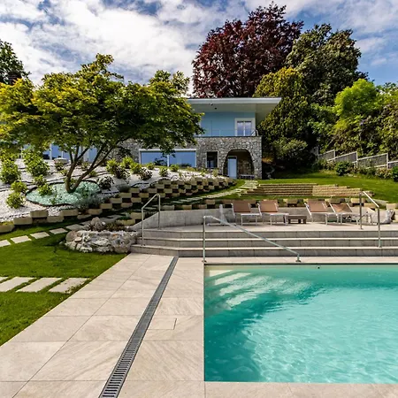 Luxury Villa, Swimming Pool, Private Beach, Sleeps 8 Villa *